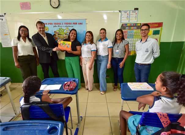 Escola Professor Helvécio Dahe